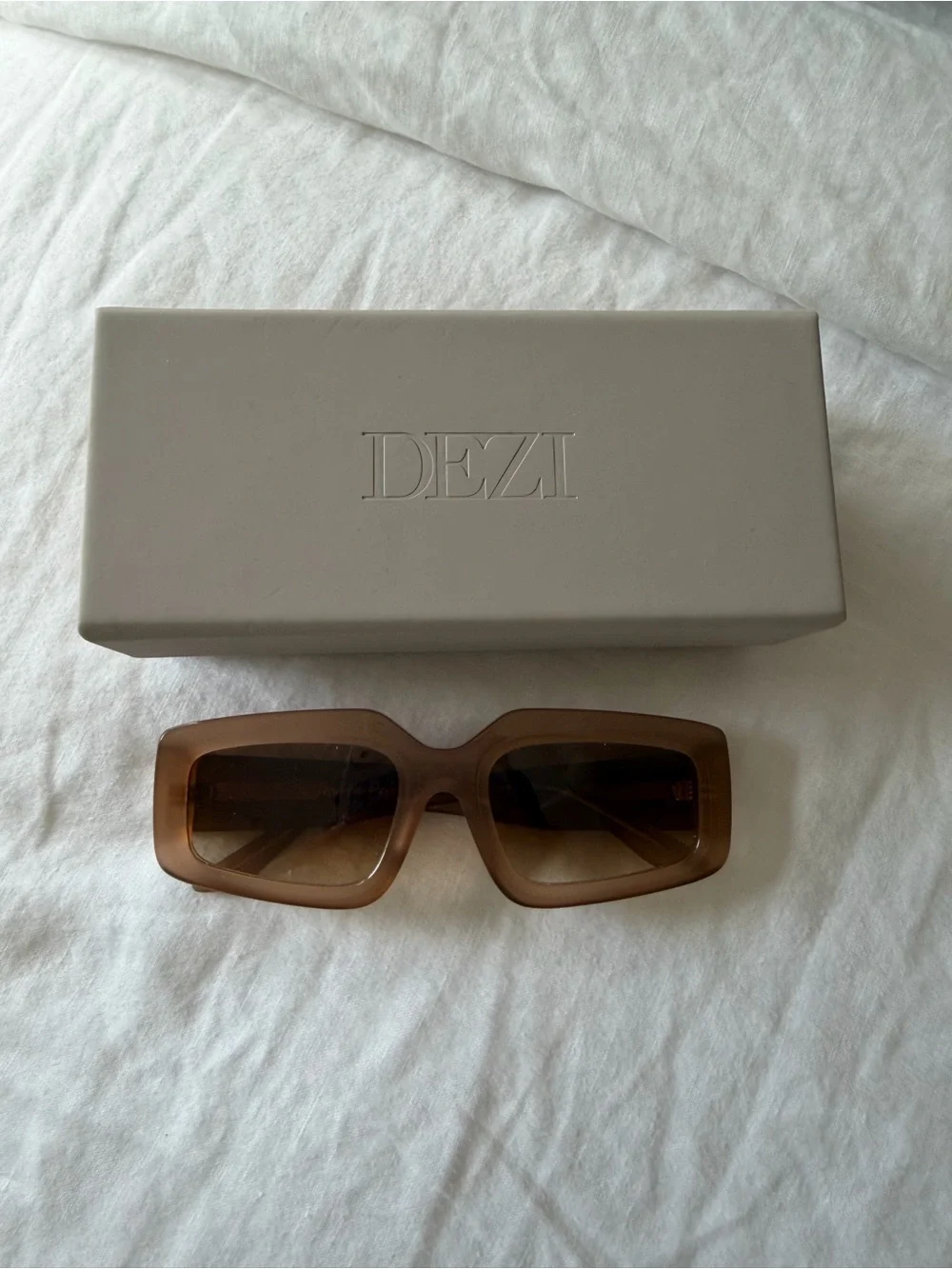 Dezi Read The Room Sunglasses